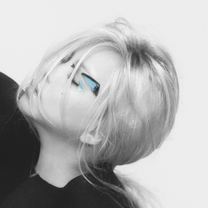 八重神子裸体❌开腿网站
